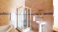 Bathroom 3+ - 49 square meters of property in Montana Park