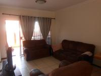 Lounges - 10 square meters of property in Sonneglans