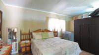 Bed Room 1 - 17 square meters of property in Kromdraai
