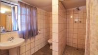 Bathroom 3+ - 28 square meters of property in Kromdraai
