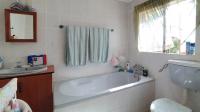 Bathroom 3+ - 28 square meters of property in Kromdraai