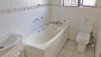 Bathroom 2 - 6 square meters of property in Woodhaven 