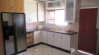 Kitchen - 19 square meters of property in Sonneveld
