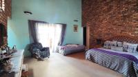 Main Bedroom - 42 square meters of property in Heatherdale