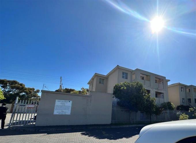 Standard Bank SIE Sale In Execution 1 Bedroom Sectional Title for Sale in Thornton - MR211463