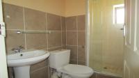 Main Bathroom - 5 square meters of property in Tasbetpark