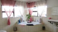 Main Bathroom - 22 square meters of property in Glenmarais (Glen Marais)