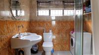 Main Bathroom - 6 square meters of property in Mount Vernon 