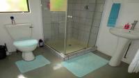 Main Bathroom - 14 square meters of property in Westridge