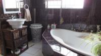 Main Bathroom - 8 square meters of property in Parklands