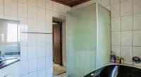 Main Bathroom - 18 square meters of property in Lenasia South