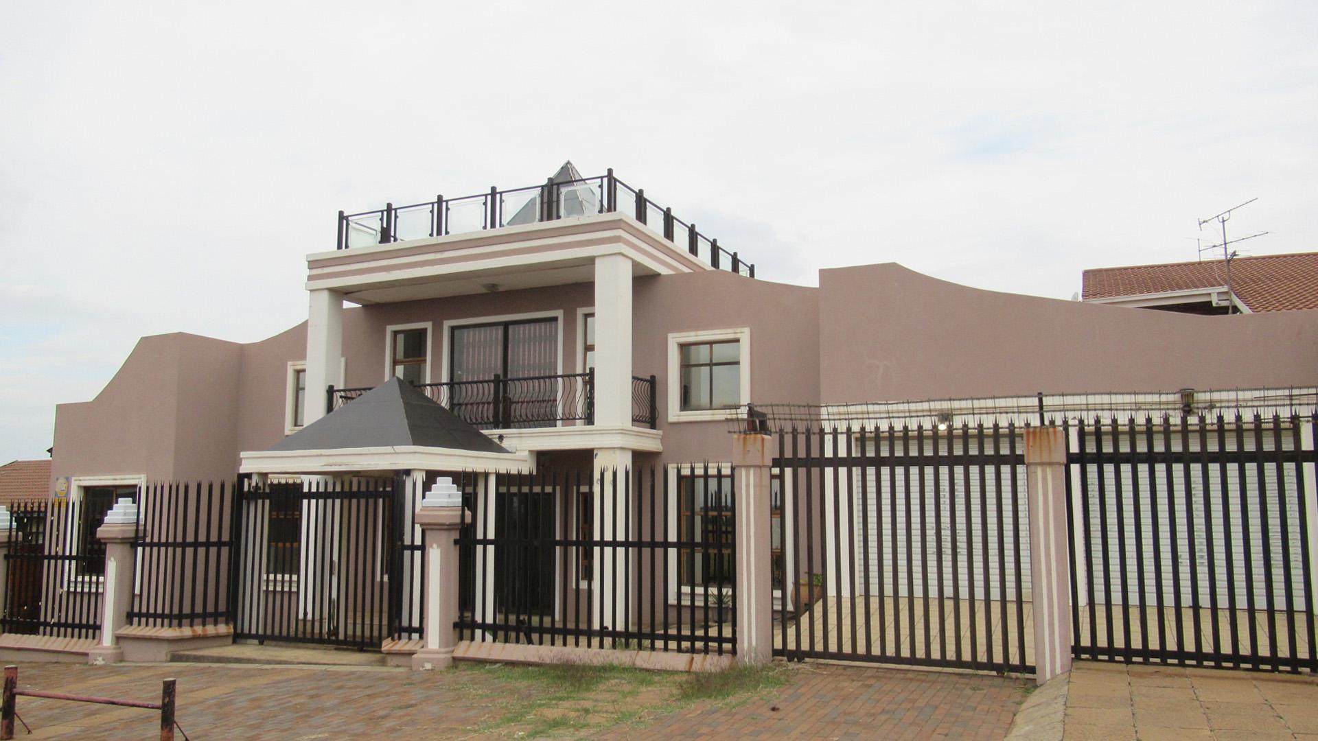 Front View of property in Rust Ter Vaal