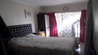 Main Bedroom - 35 square meters of property in Sonland Park