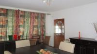 Dining Room - 25 square meters of property in Mondeor