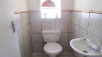 Guest Toilet - 2 square meters of property in Mondeor