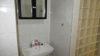 Bathroom 1 - 6 square meters of property in Bedfordview