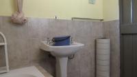 Staff Bathroom - 4 square meters of property in Quellerina