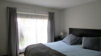 Main Bedroom - 11 square meters of property in Die Hoewes