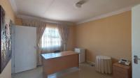 Bed Room 1 - 35 square meters of property in Kookrus