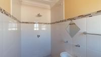 Bathroom 3+ - 9 square meters of property in Kookrus