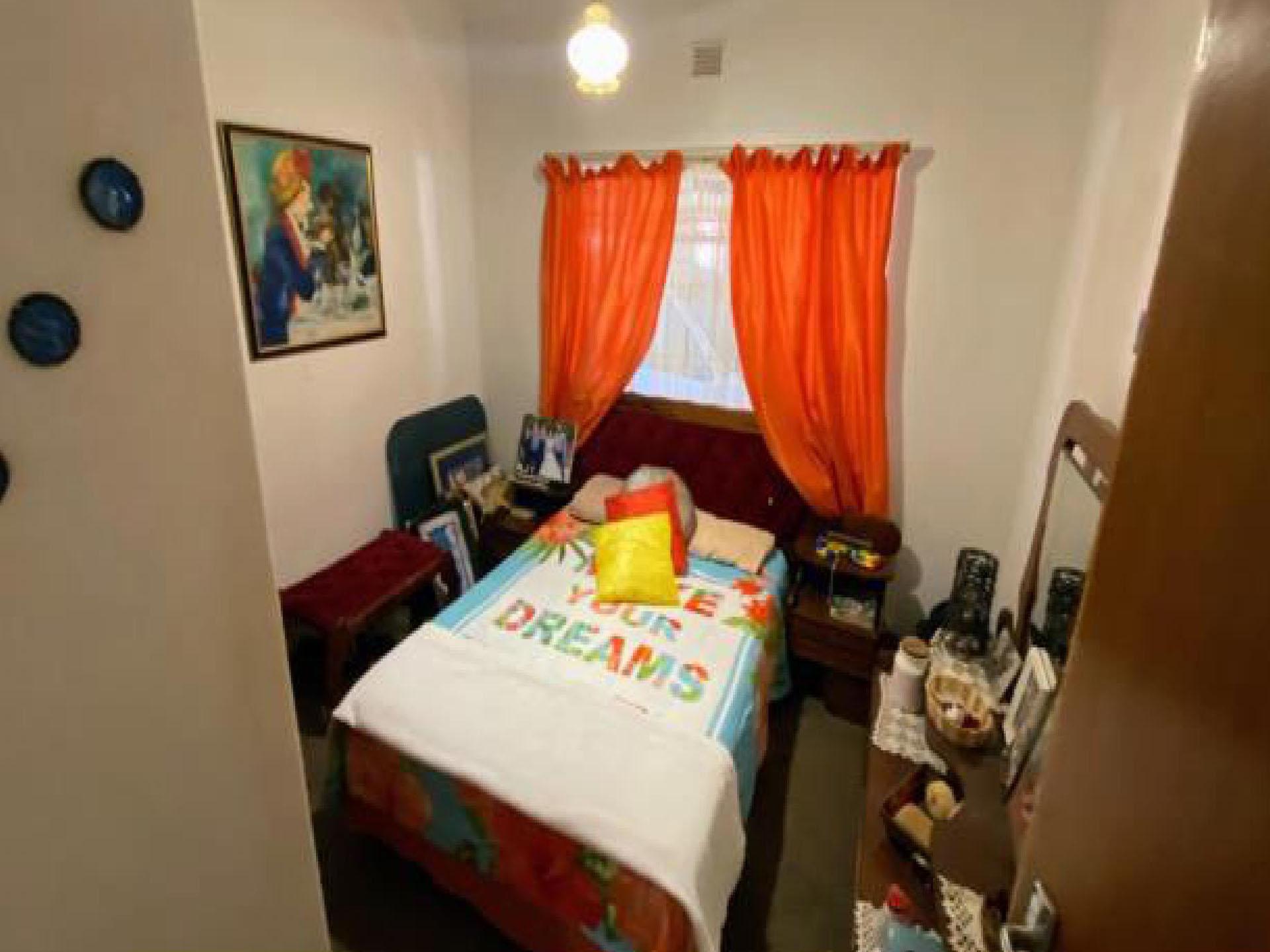 Bed Room 1 of property in Mooinooi