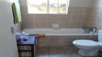 Main Bathroom - 11 square meters of property in Sinoville