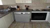 Kitchen - 15 square meters of property in Sinoville