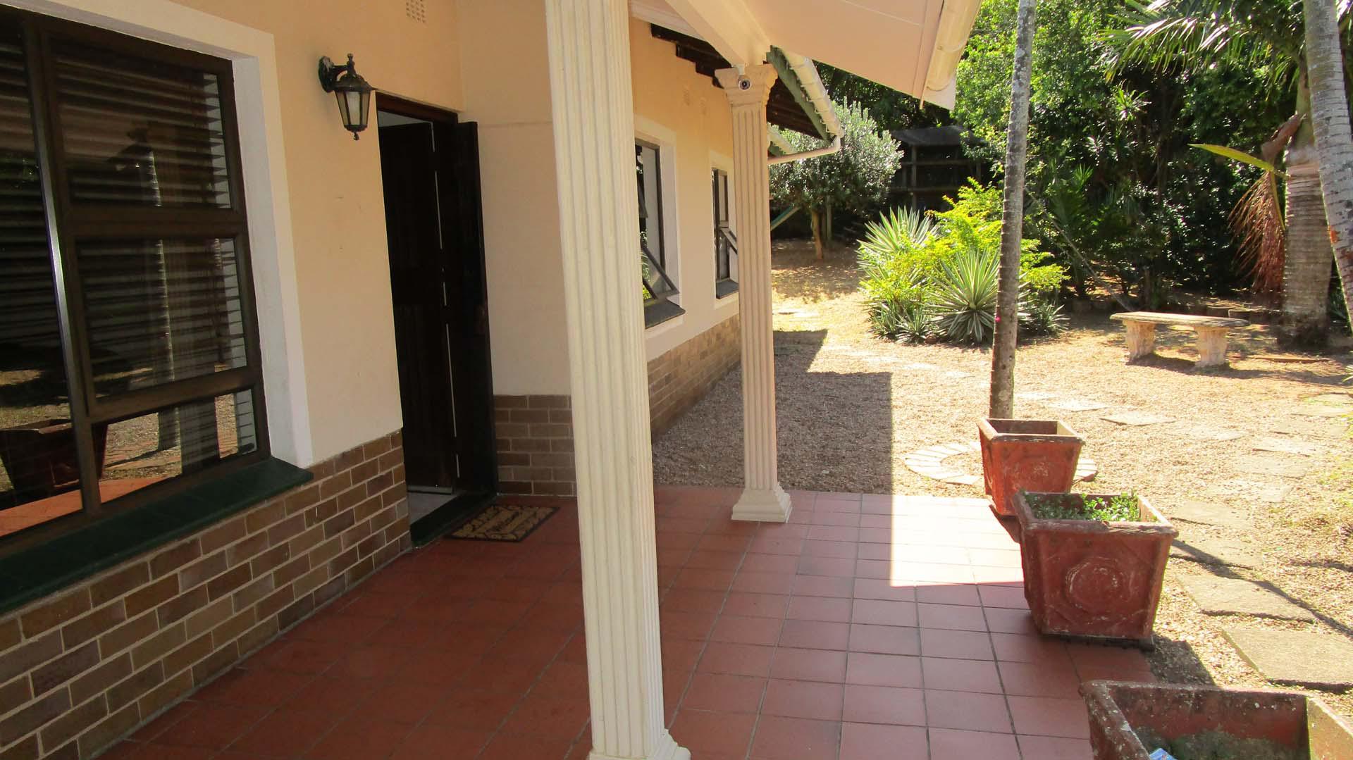 Patio - 11 square meters of property in Amanzimtoti 