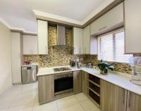 Kitchen of property in Summerset