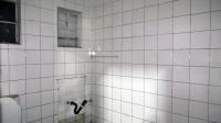 Bathroom 2 - 6 square meters of property in Driehoek