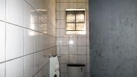 Bathroom 3+ - 35 square meters of property in Driehoek