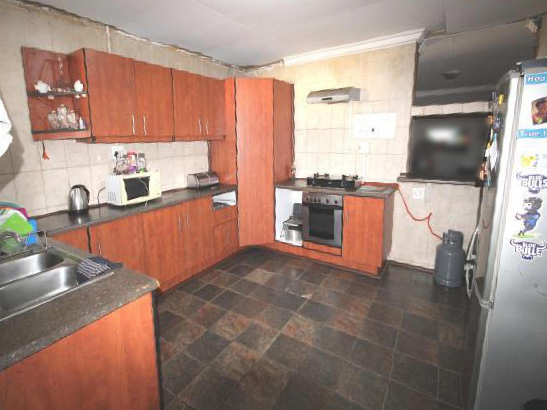 Kitchen of property in Booysens