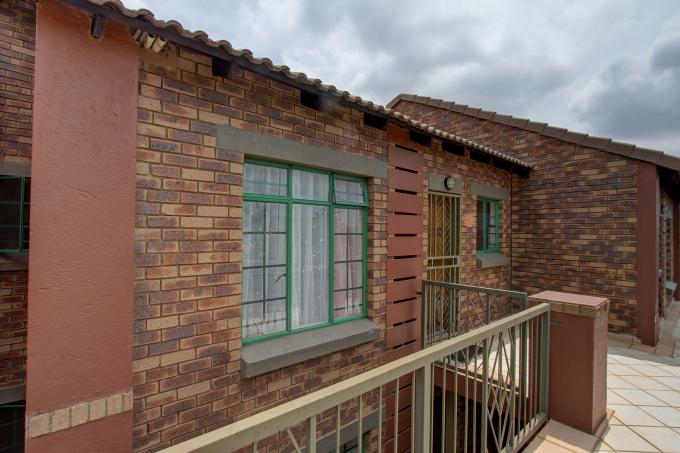 2 Bedroom Apartment to Rent in Mooikloof Ridge - Property to rent - MR427239