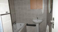 Bathroom 1 - 7 square meters of property in Bedfordview