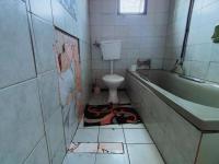 Bathroom 1 of property in Tshepisong