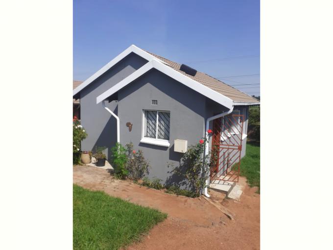2 Bedroom House for Sale For Sale in Soweto - MR430726