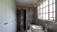 Bathroom 3+ - 90 square meters of property in Enormwater AH