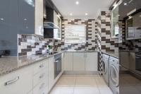 Kitchen - 11 square meters of property in Sandton