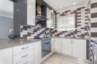 Kitchen - 11 square meters of property in Sandton