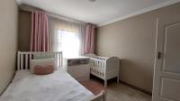 Bed Room 1 - 14 square meters of property in Rooihuiskraal
