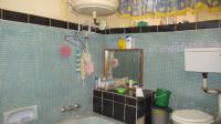 Bathroom 1 - 25 square meters of property in Buffelsdrift