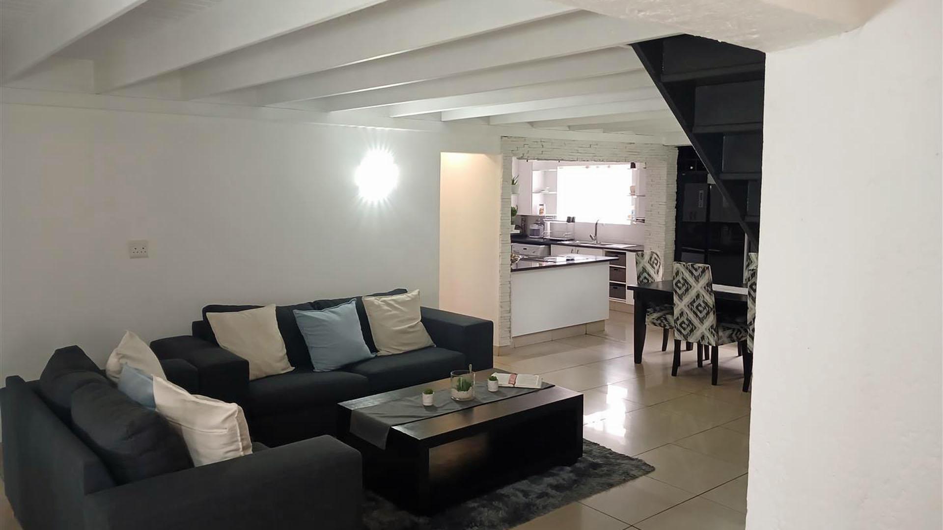 Lounges - 30 square meters of property in Buccleuch