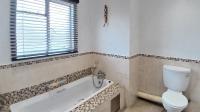 Bathroom 3+ - 6 square meters of property in Buccleuch