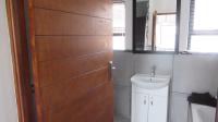 Bathroom 1 - 8 square meters of property in Noordheuwel