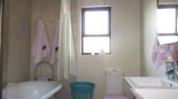 Bathroom 1 - 7 square meters of property in Douglasdale
