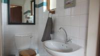 Bathroom 1 - 2 square meters of property in Hartbeespoort