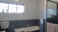 Main Bathroom - 7 square meters of property in Beverley Gardens