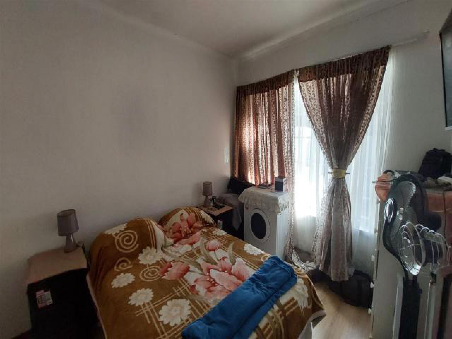 Bed Room 1 of property in Villieria