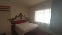 Main Bedroom - 23 square meters of property in Mondeor