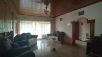Lounges - 28 square meters of property in Mondeor